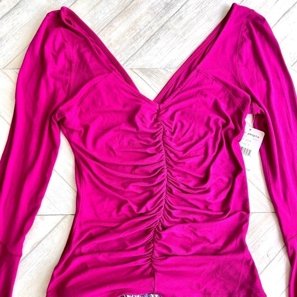 NWT FREE PROPLE FUCHSIA  PINK BELL SLEEVED TOP | SIZE SMALL​​ - Picture 3 of 7